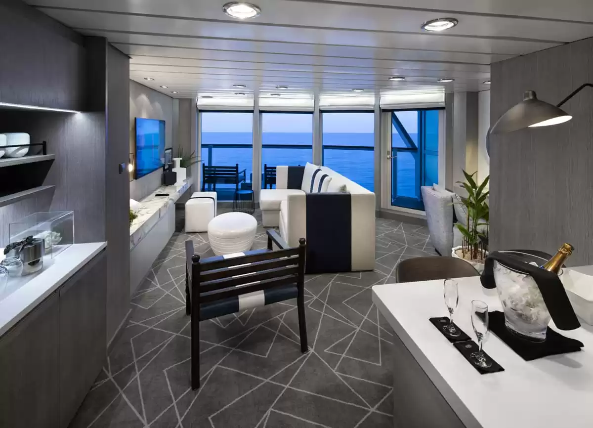 Il Celebrity Infinity :   10