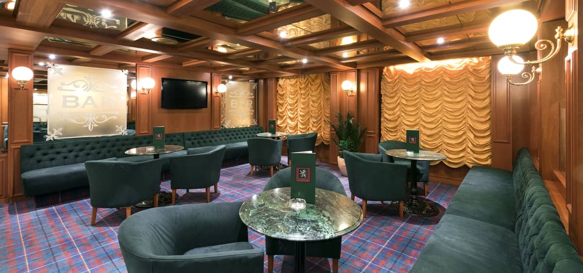 1- THE WHITE LION PUB <br> L’AUTENTICO PUB BRITANNICO