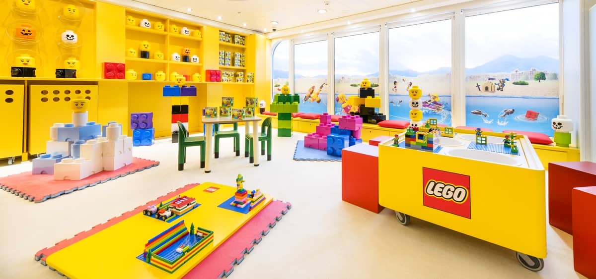 3- KIDS CLUBS & ARCADE <br> DIVERTIMENTO PER BAMBINI E ADOLESCENTI A BORDO