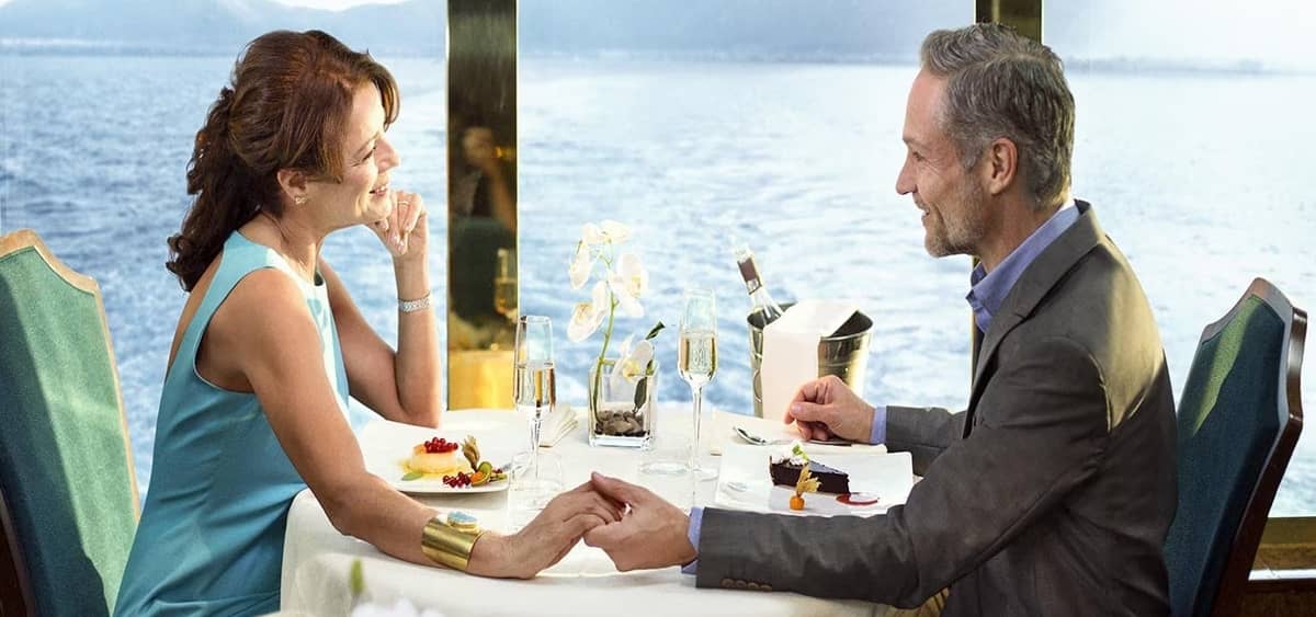 4- SURF & TURF RESTAURANT <br> L’APPUNTAMENTO DEGLI EPICURIEN