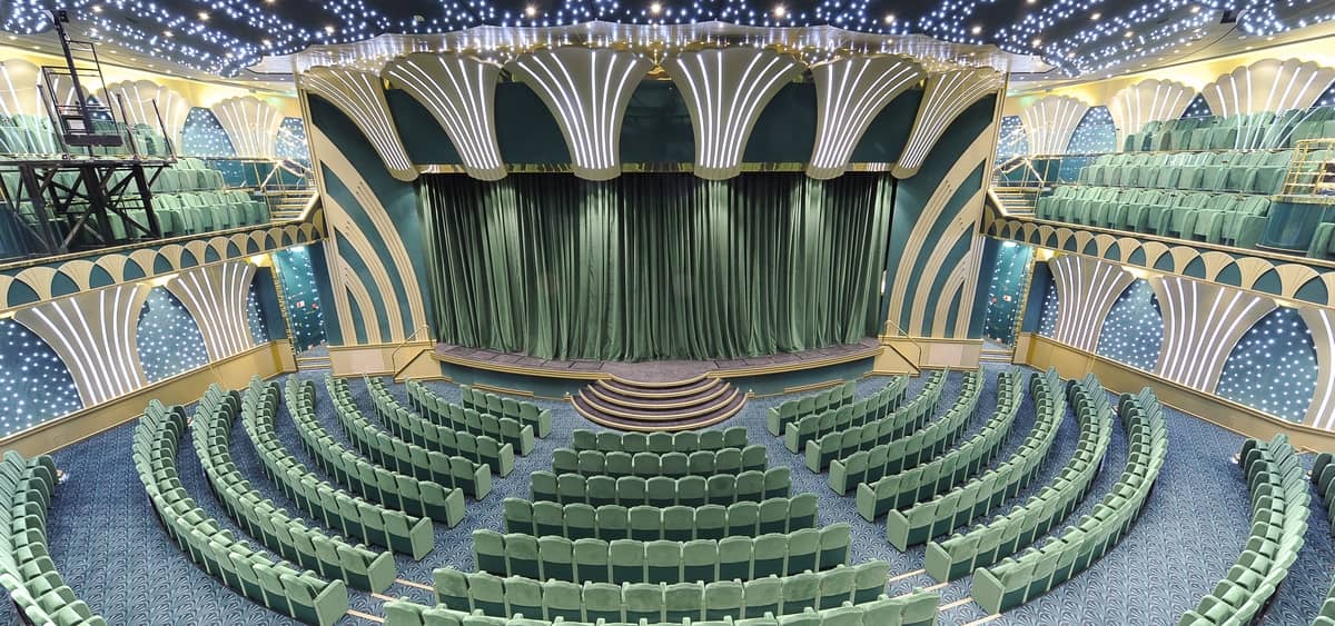 3- ROYAL THEATRE <br> SPETTACOLI SPECTACOLARI A BORDO