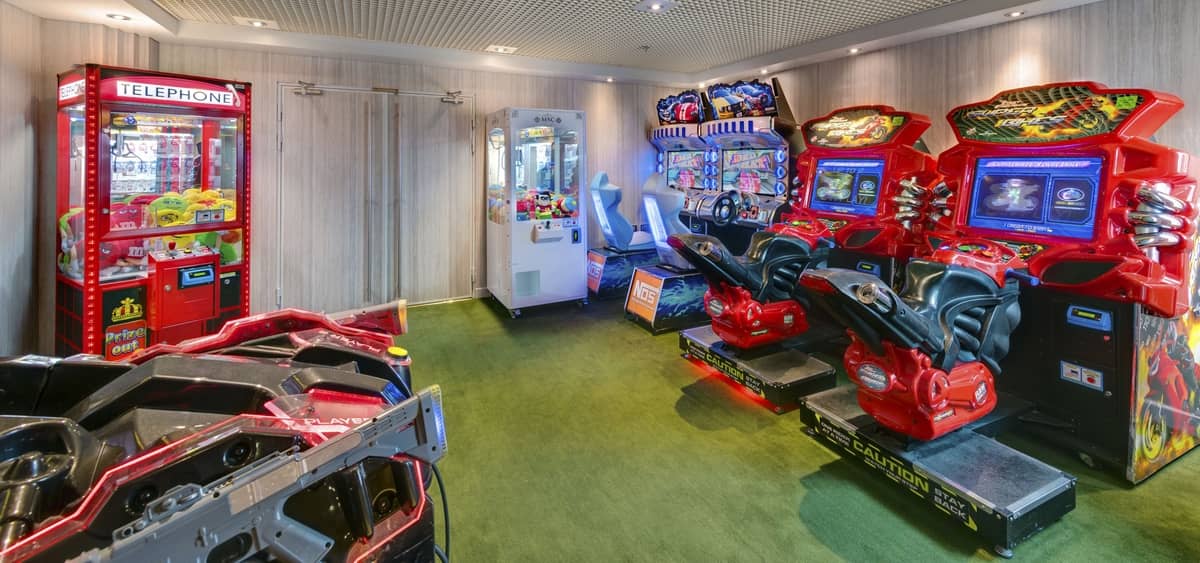 3- VIDEO GAMES ARCADE <br> LO SPAZIO HIGH-TECH PER TUTTE LE ETÀ
