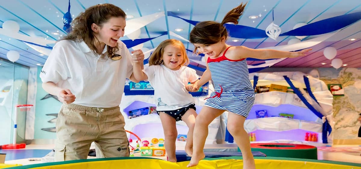 4- CLUBS BAMBINI & ADOLESCENTI <br> DIVERTIMENTO PER 0-17 ANNI