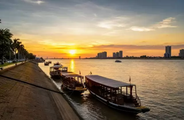 Le banchine di Phnom Penh