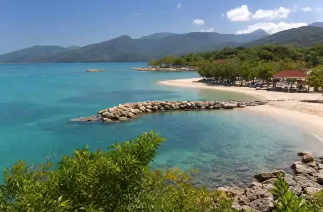 A Columbus Cove