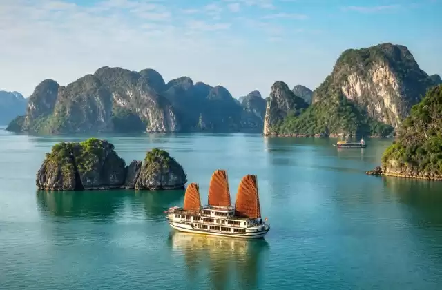 Nella baia di Ha Long