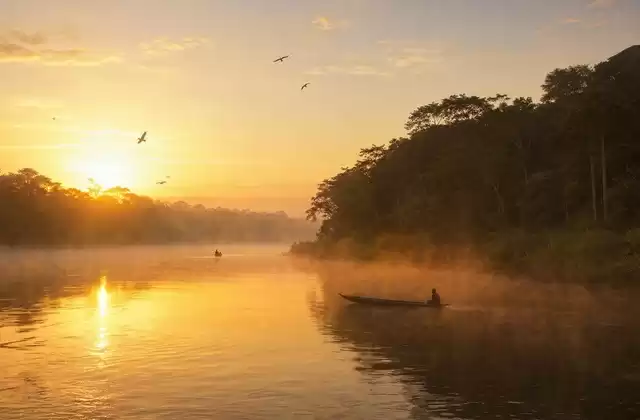 Alba sul fiume