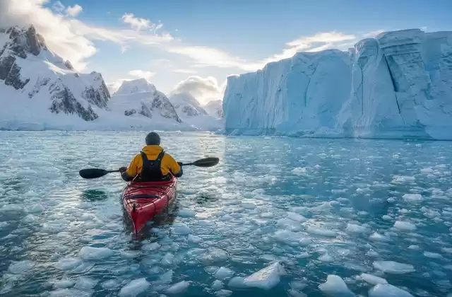 Il silenzio del "Bergy Seltzer" in kayak