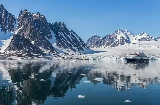 La navigazione nel Magdalenefjord