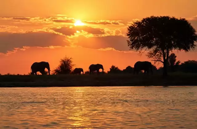 Tramonto sul fiume