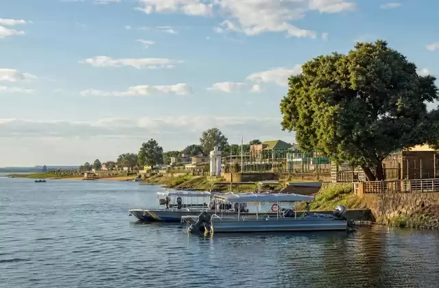 Kasane e le rive abitate