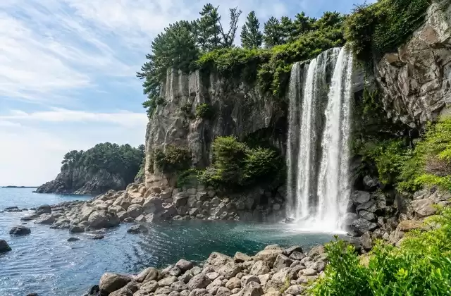 Jeongbang Falls