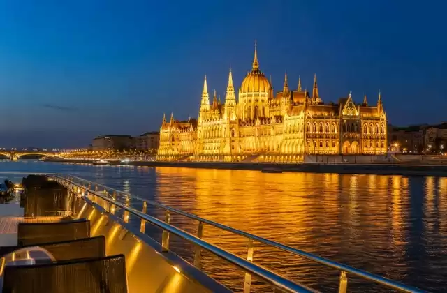 Lo splendore notturno di Budapest