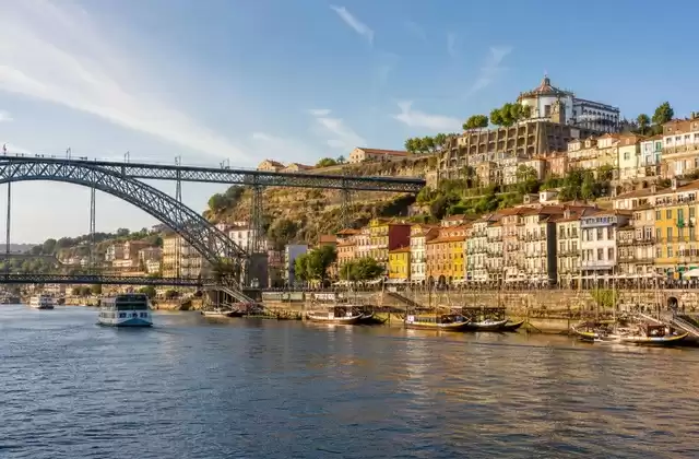 L'arrivo a Porto dal fiume