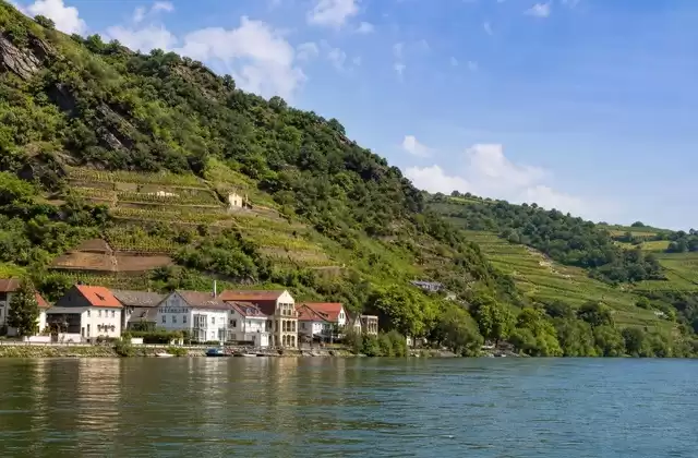 Navigazione ai piedi delle colline sassoni