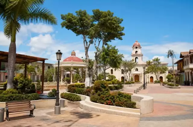 Piazza centrale di Montecristi