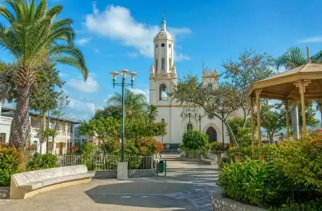 Piazza centrale di Montecristi