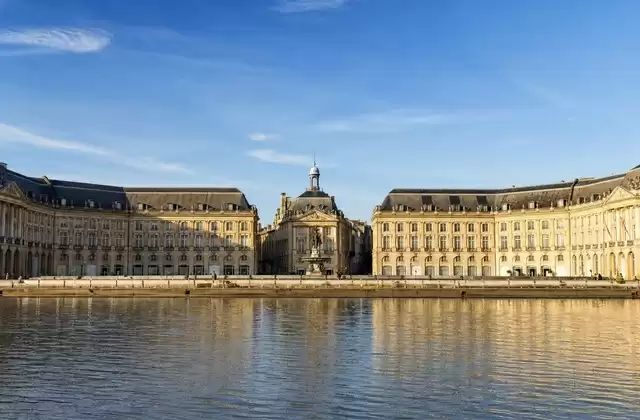 Bordeaux vista dalla Garonna