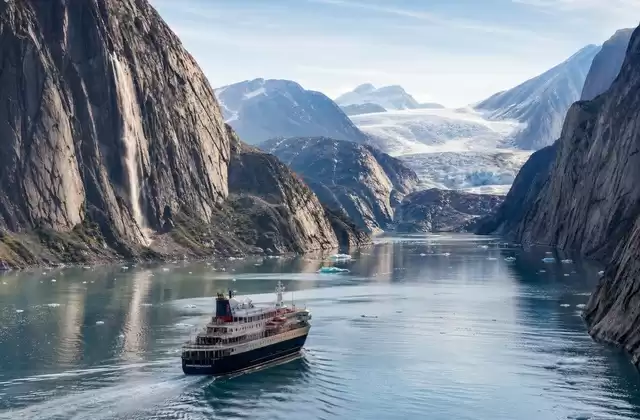 Navigare nello stretto del Principe Cristiano