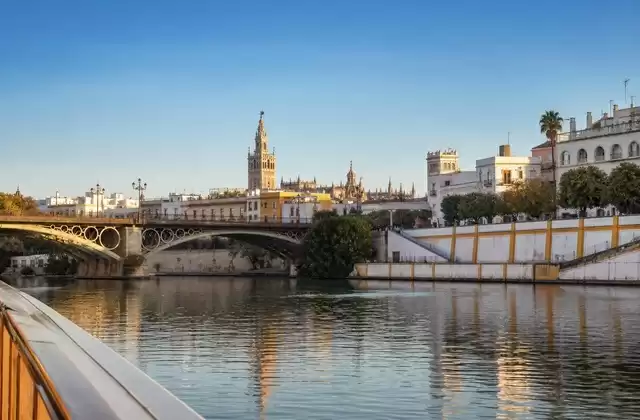 Navigare nel cuore di Siviglia