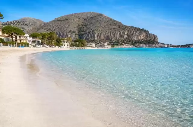 La spiaggia di Mondello