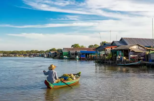 Il lago Tonlé Sap e i suoi villaggi galleggianti
