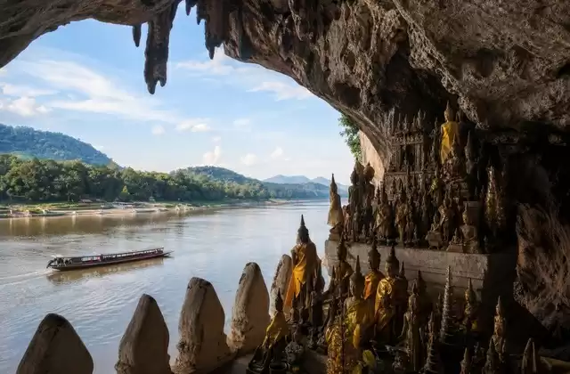 Le grotte di Pak Ou in barca