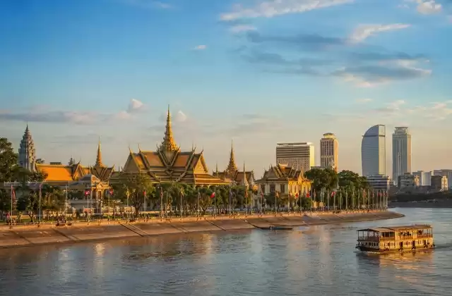 Phnom Penh alla confluenza del Mekong e del Tonlé Sap