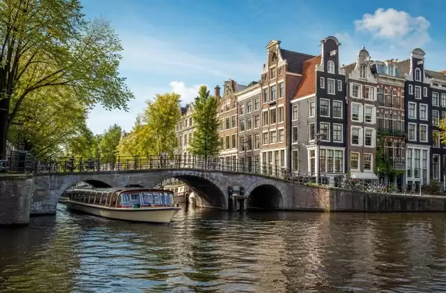 Amsterdam vista dai canali