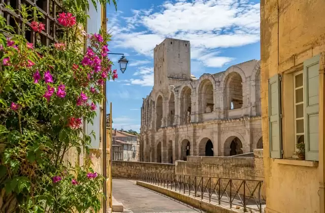 Arles, tra arene romane e luce di Van Gogh
