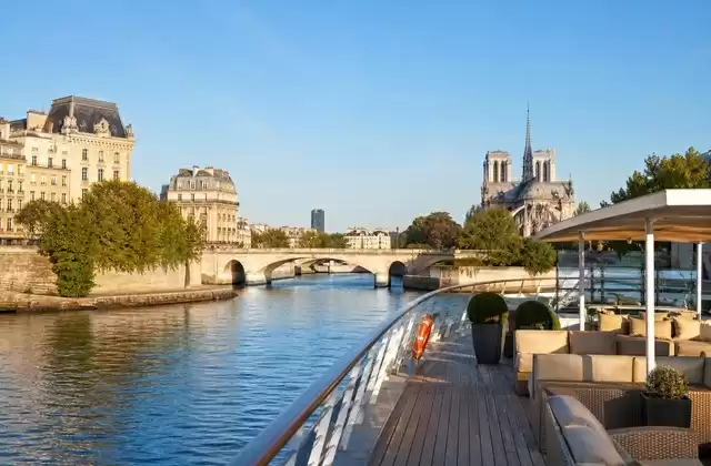 L'arrivo o la partenza da Parigi