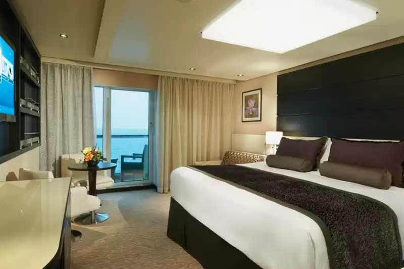 Suite Haven con camera da letto principale e ampio balcone con vista sulla poppa